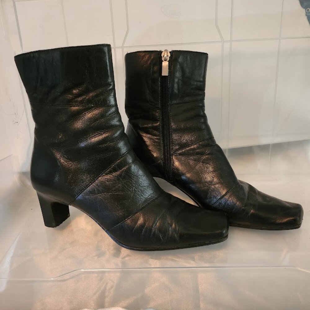 Vintage LIZ CLAIBORNE Eleanor 2 Black Booties - 6M 2.5 inch Heels